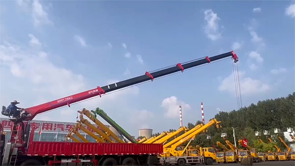Camión pluma de 12T SST12S5; Grúa montada sobre camión